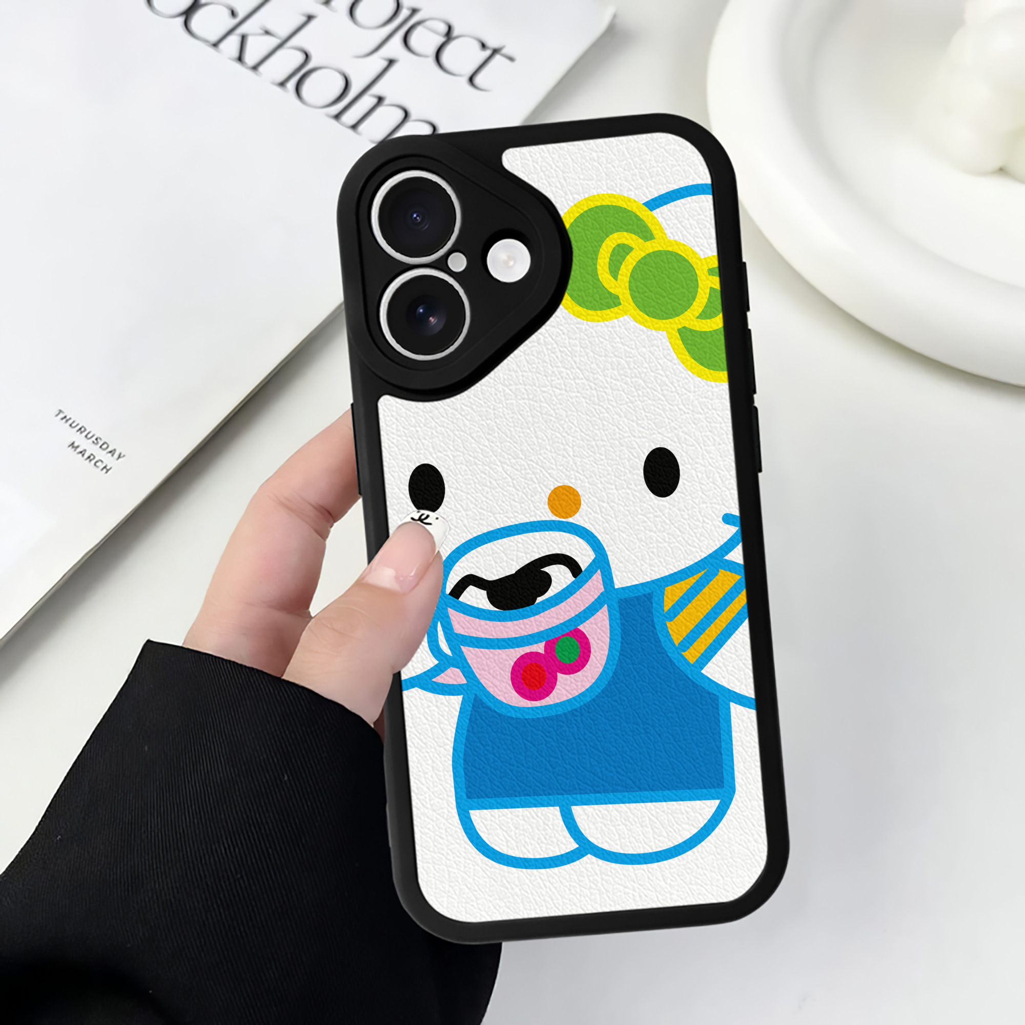 （画像用） Hello Kitty ハローキティ 【iPhone 16シリーズ対応】シリコンスマホケース（レザー調） 材質：シリコン